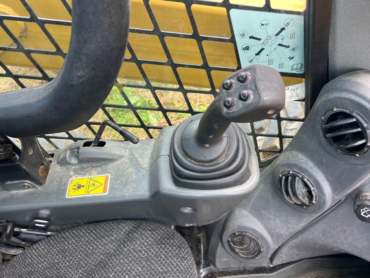 2017-caterpillar-262d-image-16