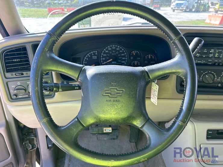 2001-chevrolet-suburban-image-13