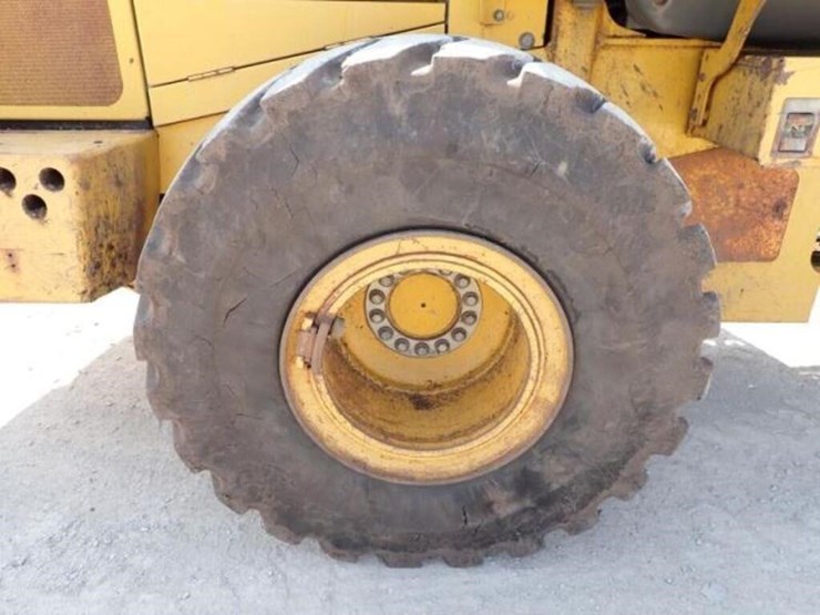 2009-deere-644k-image-45