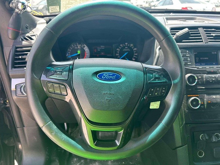 2016-ford-explorer-image-12