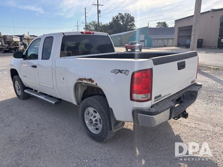2013-gmc-2500-image-9
