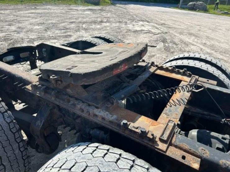 2013-volvo-t/a-hiway-tractor---day-cab-4v4nc9egxdn-image-41