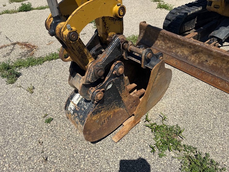 2022-caterpillar-303.5-image-9