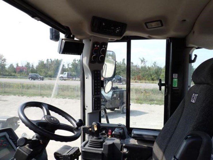 2014-caterpillar-950k-image-24