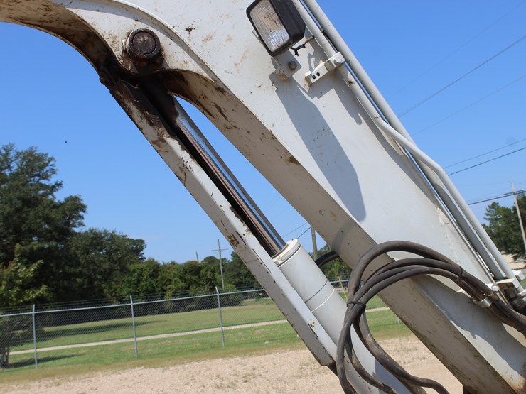 2018-takeuchi-tb260-image-9