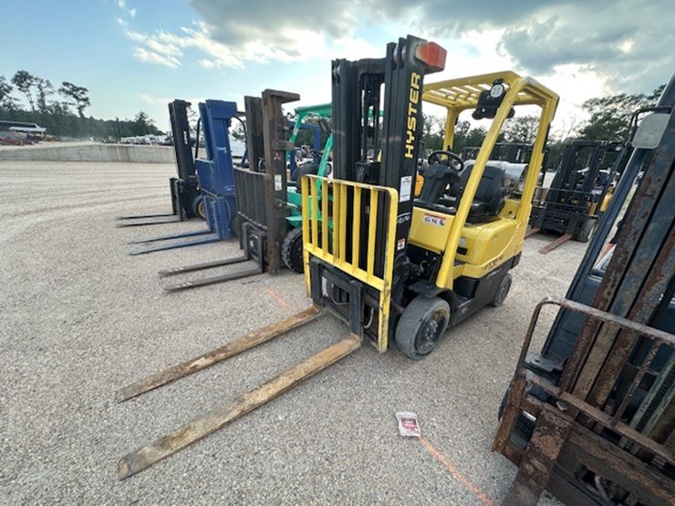 #2083-•-2019-hyster-50-port-forklift-image-1