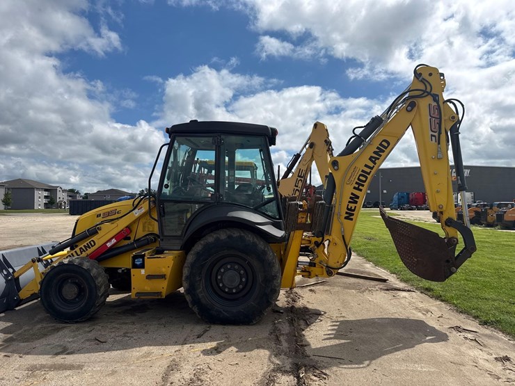 2017-new-holland-b95c-image-6