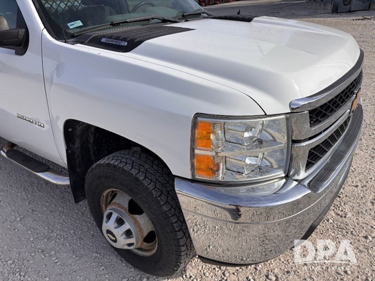 2012-chevrolet-3500-image-44