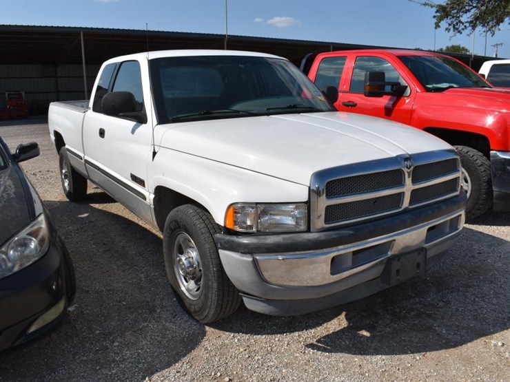 1999-dodge-2500-image-2