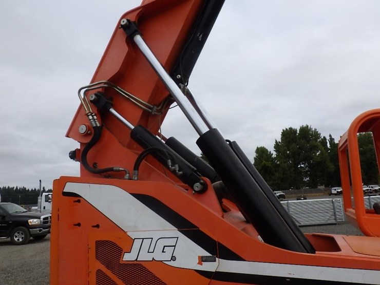 2014-jlg-8042-image-8