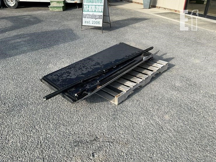 pickup-truck-bed-cover-image-1