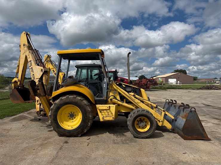 new-holland-555e-image-1