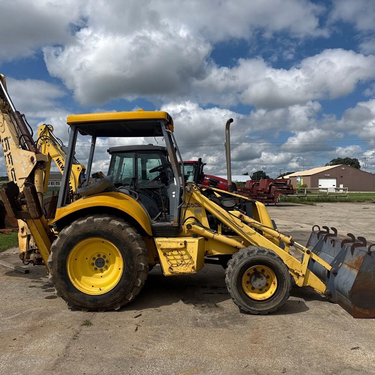 NEW HOLLAND 555E
