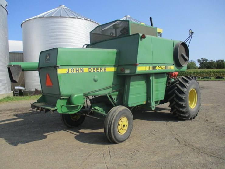 john-deere-4420-image-56
