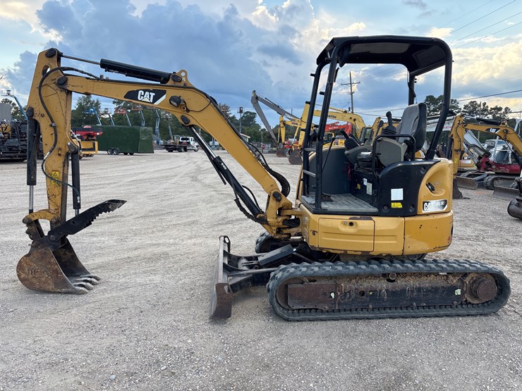 2016-caterpillar-303-image-1