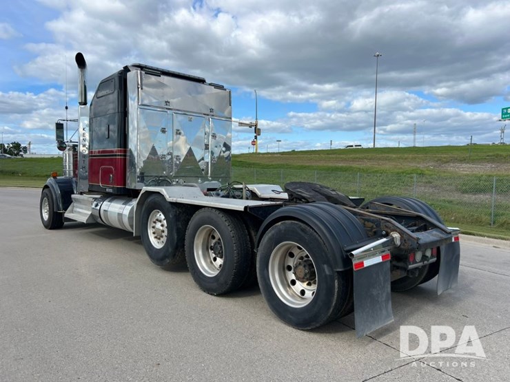 2012-kenworth-w900-image-7