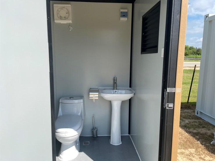 #2429-•-kj-new-portable-restroom-image-17