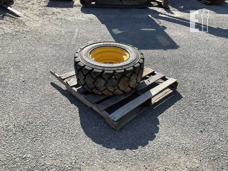 (1)-new-holland-12x16.5-wheel-&-tire-image-2