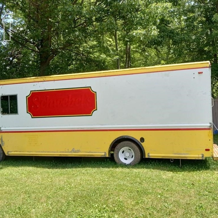 1999 CHEVROLET P30