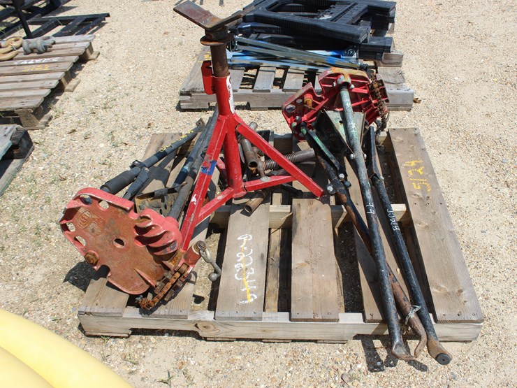 #5124-•-lot-of-assorted-pipe-stands-image-1