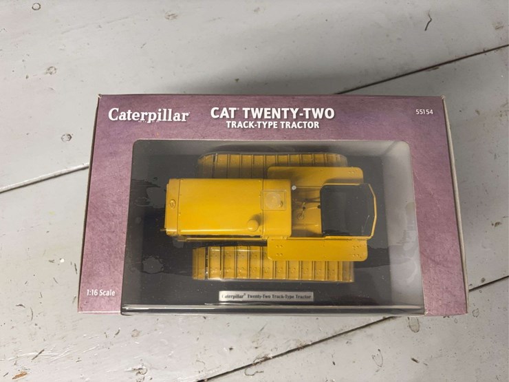 caterpillar-16-image-9