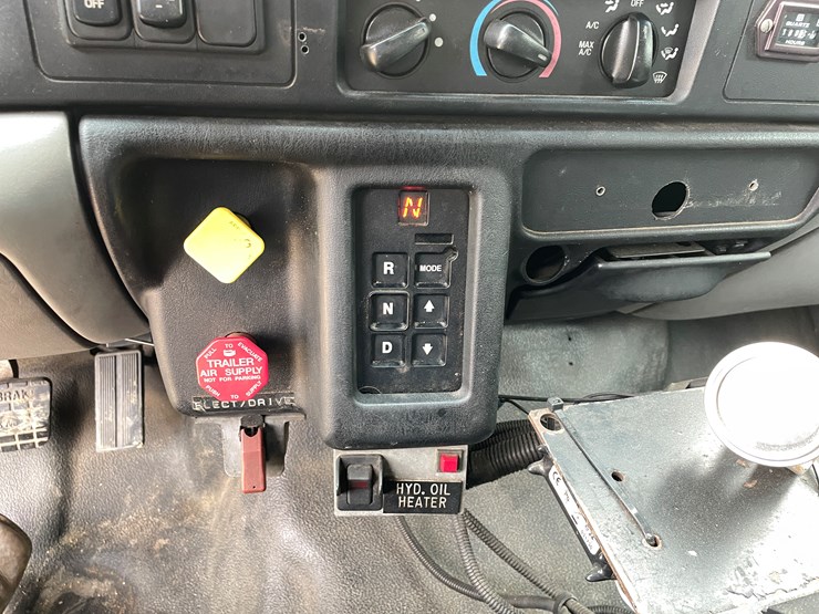 2001-ford-f750-image-68