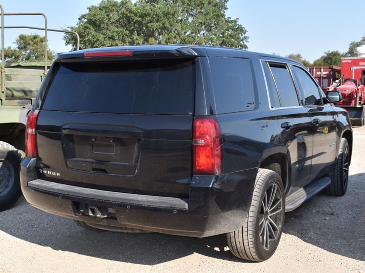 2017-chevrolet-tahoe-image-3