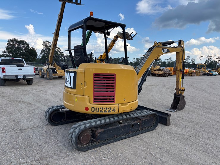 caterpillar-303-image-3