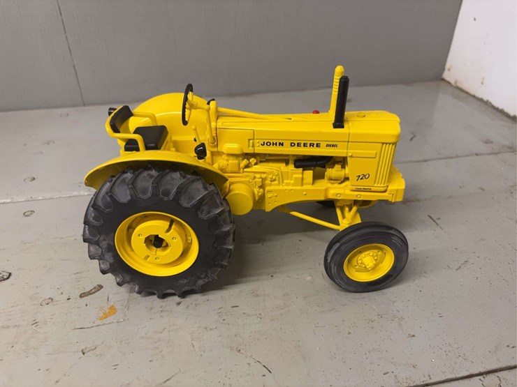 john-deere-720-image-22