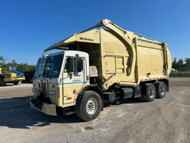 2009-peterbilt-pb320-coe-front-loading-t/a-garbage-image-1