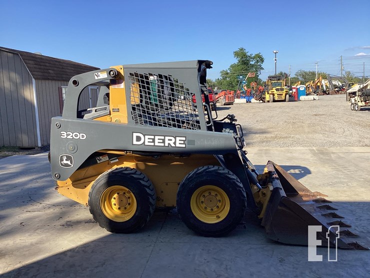 2012-deere-320d-image-10