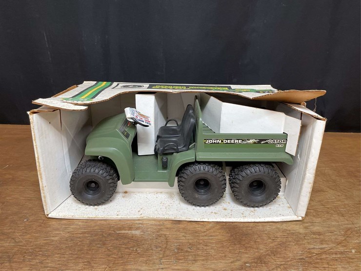 john-deere-trail-gator-image-1