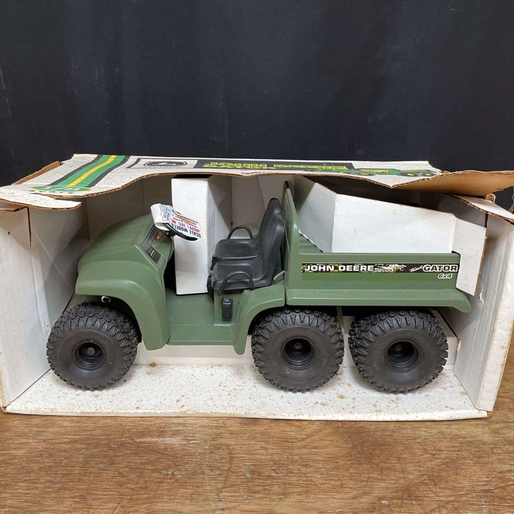 JOHN DEERE TRAIL GATOR