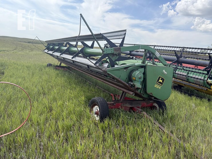 john-deere-224-image-1