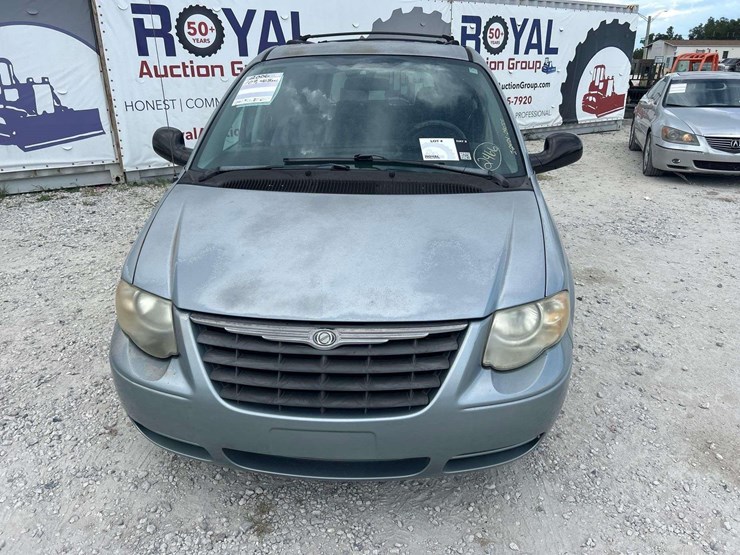 2006-chrysler-town-&-country-image-20
