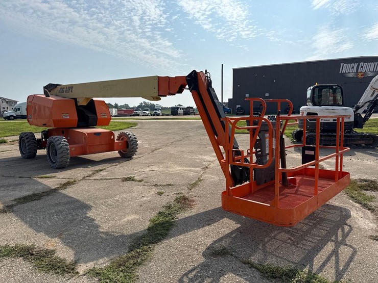 2017-jlg-660sj-image-7