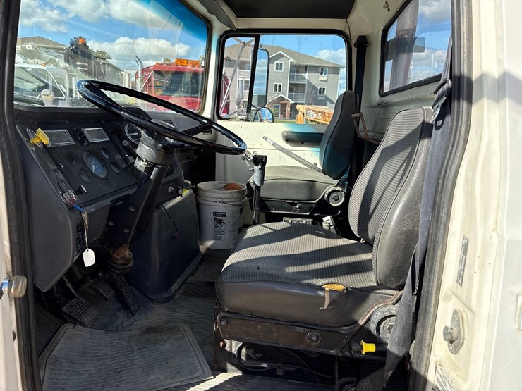 ford-l8000-image-21