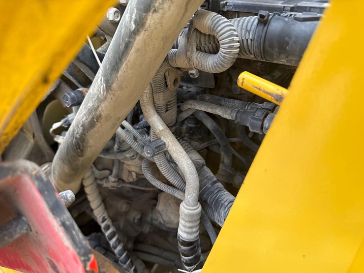 2017-new-holland-b95c-image-17