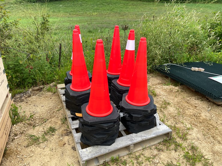 #2451-•-kj-new-(60)-traffic-cones-image-3