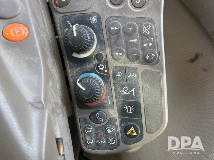 2014-john-deere-r4038-image-87