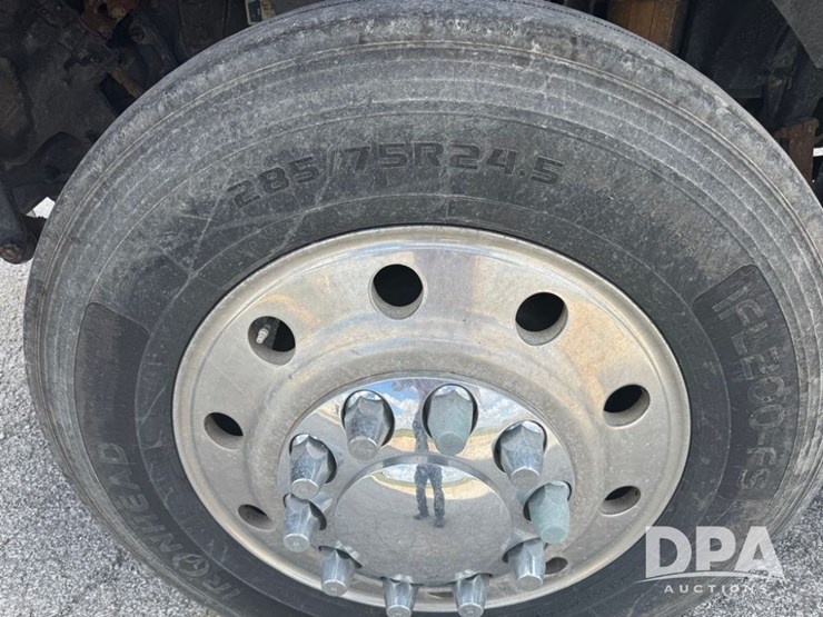 2011-kenworth-t800-image-11