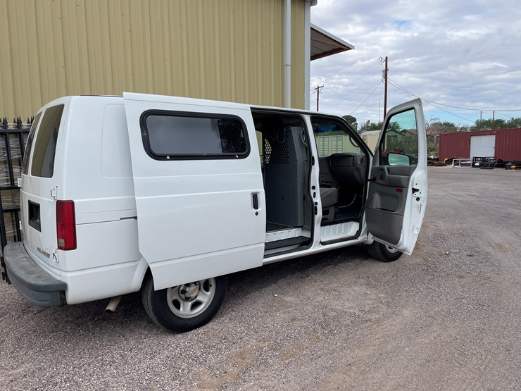 2004-chevrolet-astro-image-35
