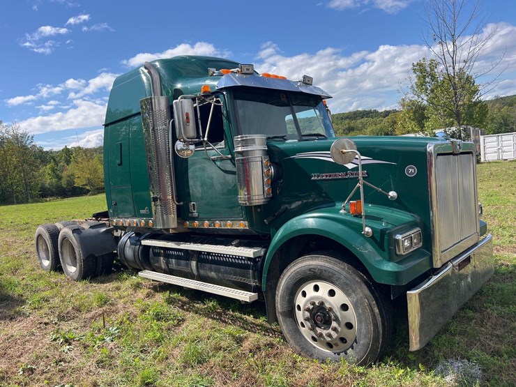 2016-western-star-4900sf-image-2