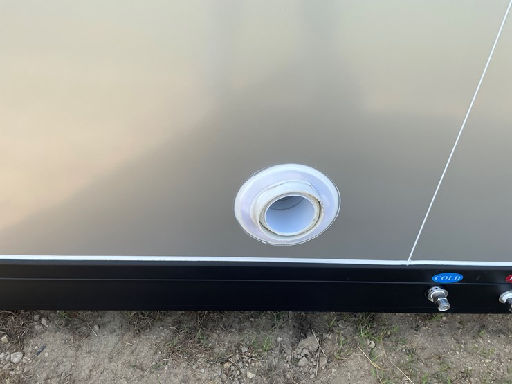 #2429-•-kj-new-portable-restroom-image-12