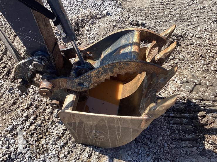 2013-deere-35d-image-11