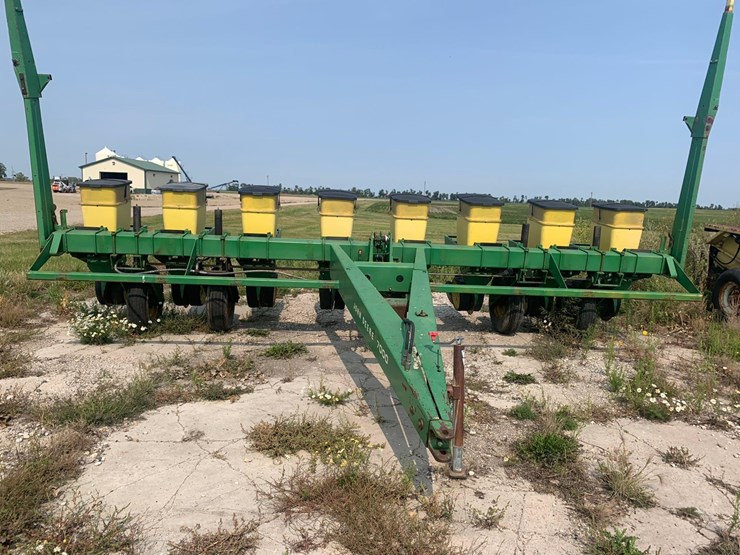 john-deere-7000-corn-planter-image-14