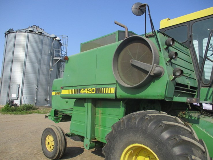 john-deere-4420-image-51