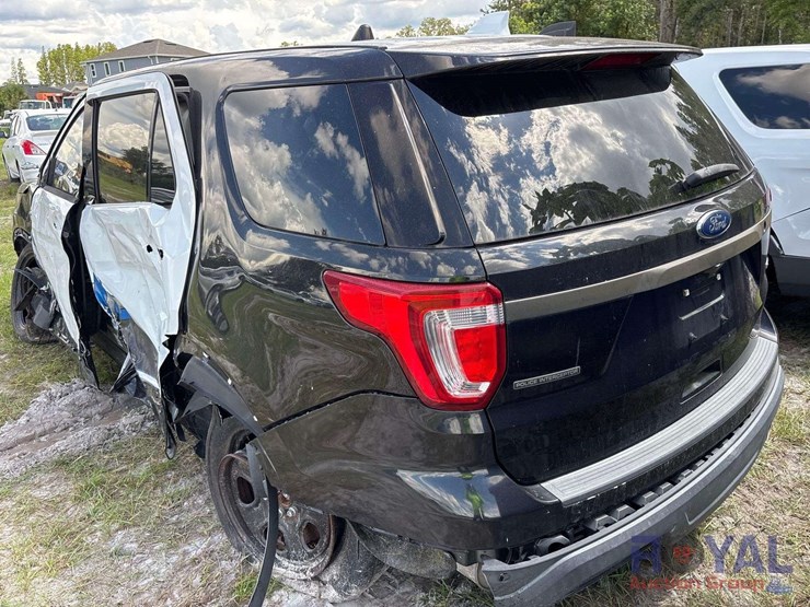 2019-ford-explorer-image-4