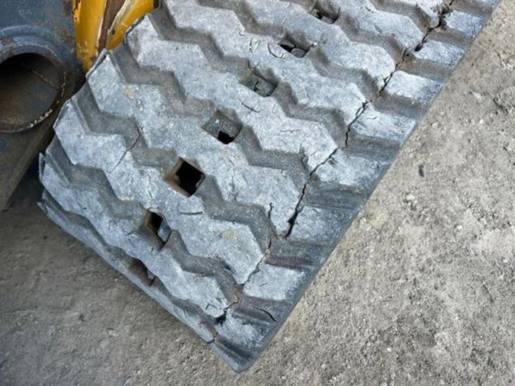 deere-331g-image-51