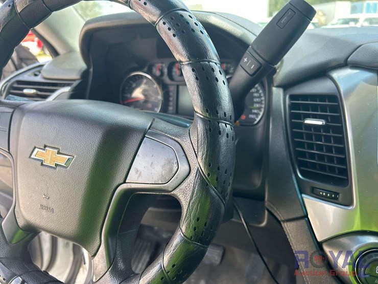 2016-chevrolet-tahoe-image-15